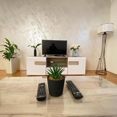 Apartman A&M Tivat Exteriör bild
