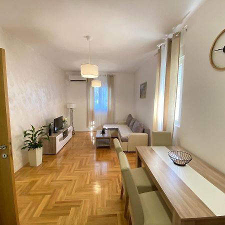 Apartman A&M Tivat Exteriör bild