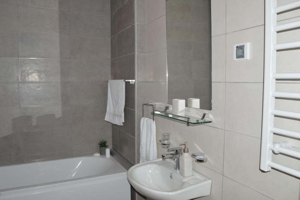 Apartman A&M Tivat Exteriör bild