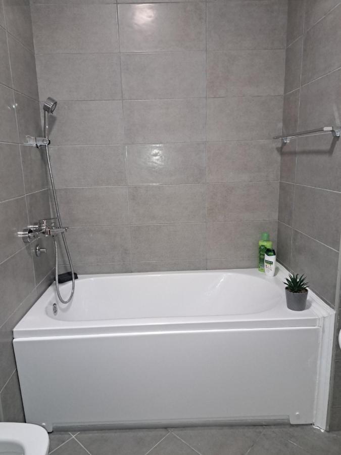 Apartman A&M Tivat Exteriör bild