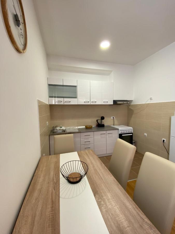 Apartman A&M Tivat Exteriör bild