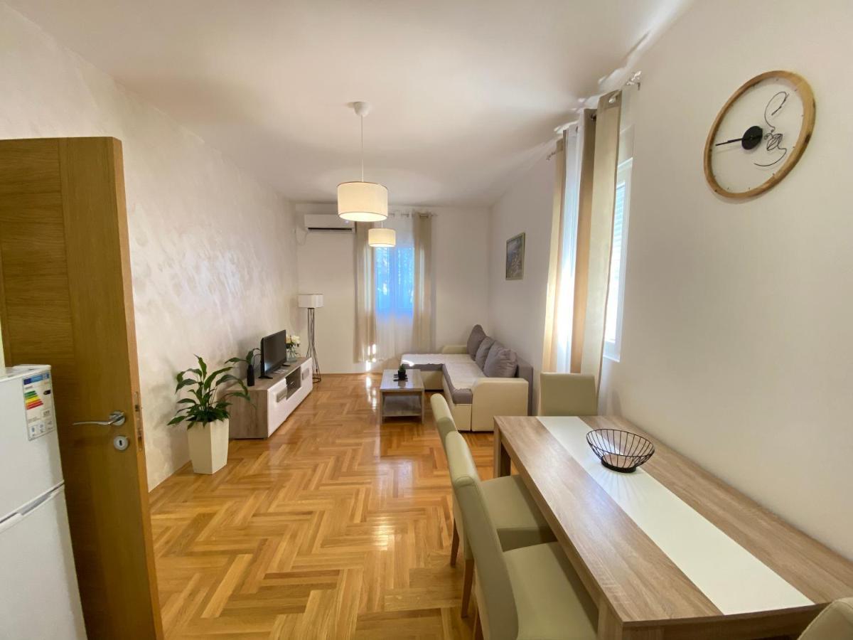 Apartman A&M Tivat Exteriör bild