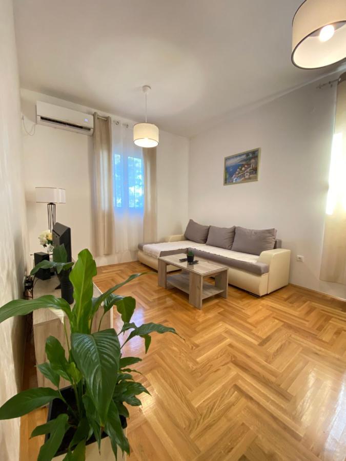 Apartman A&M Tivat Exteriör bild